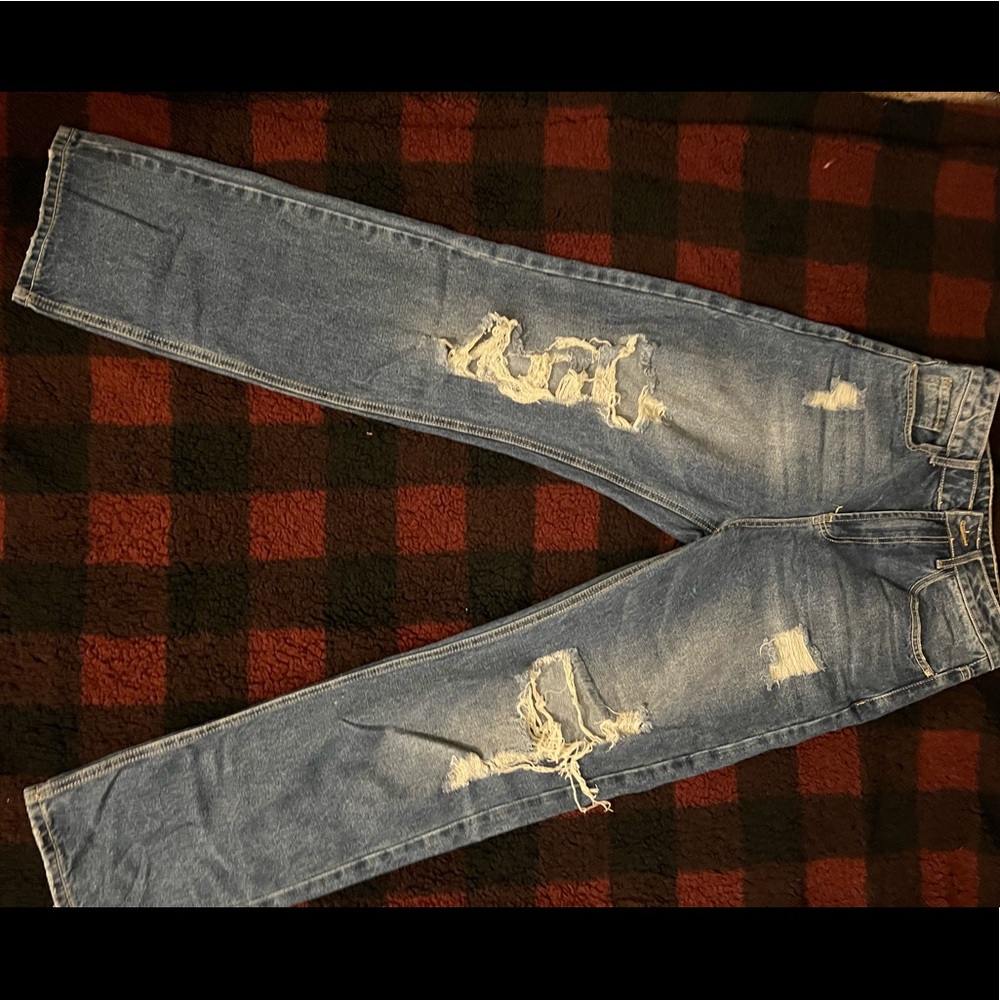 Ripped straight leg Jean pant